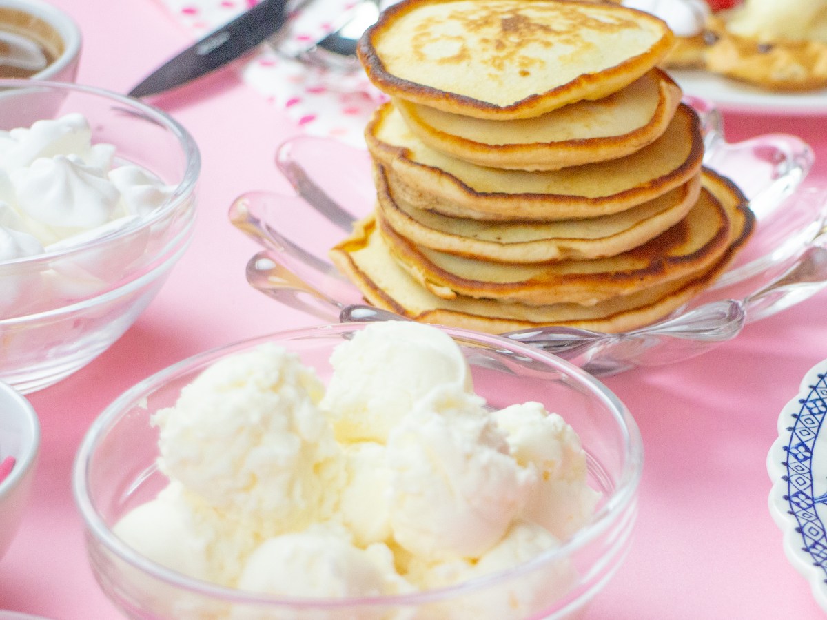 A FOOD STOP MOTION AD THAT SCREAMS EAT ME! but would you tuck into my vanilla “ice cream”?